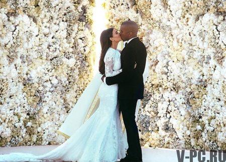 Kim Kardashian com o marido no Instagram