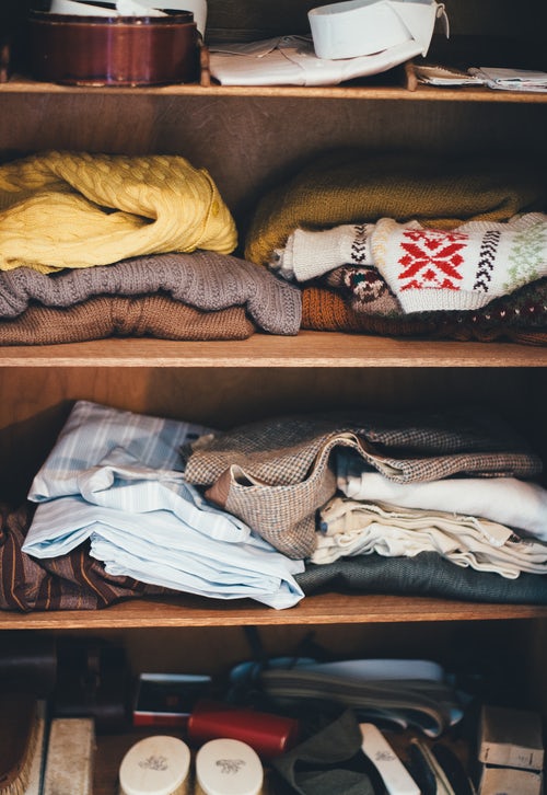 ideias de fotos de outono para instagram - blusas de malha no armário