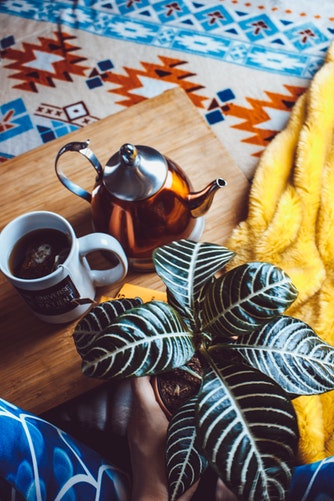 Ideias de fotos de outono para Instagram - chá na cama